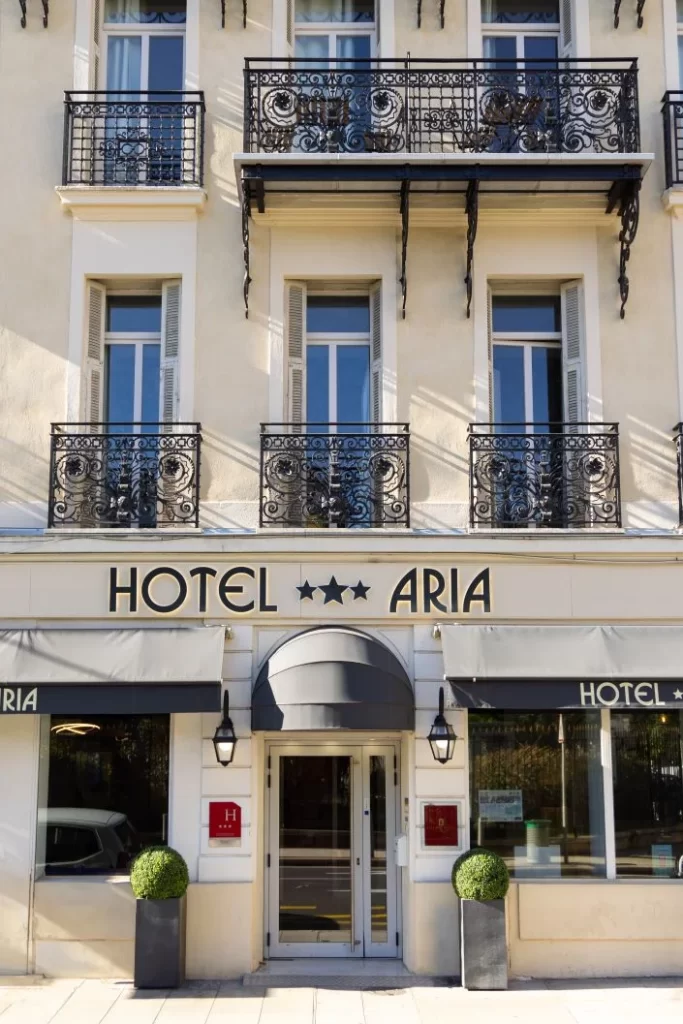facade-hotel-aria